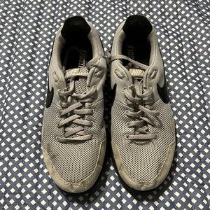 Size 6 Men’s Nike Sneakers